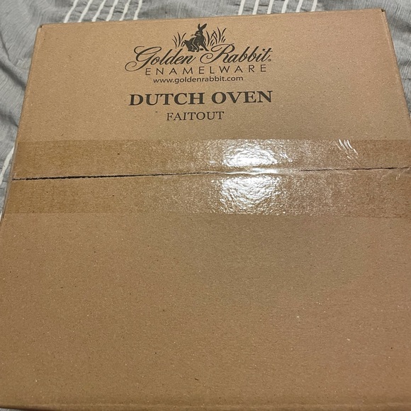 Golden Rabbit Dutch oven - Picture 4 of 6